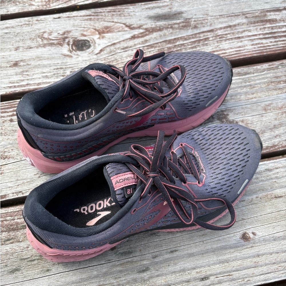 Brooks Adrenaline GTS 21 - Women's Running Shoes - Gray & Pink - 7.5
